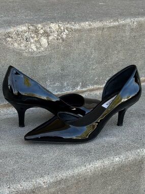 STEVE MADDEN “CAMELOT” BLACK KITTEN HEEL